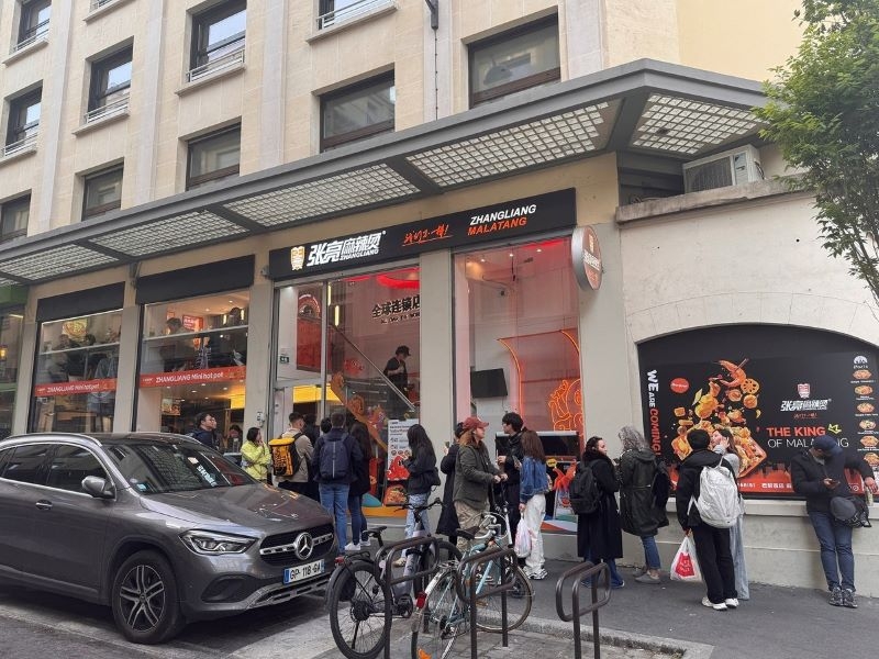 张亮麻辣烫引爆巴黎美食圈，国民快餐品牌展现强劲全球吸引力
