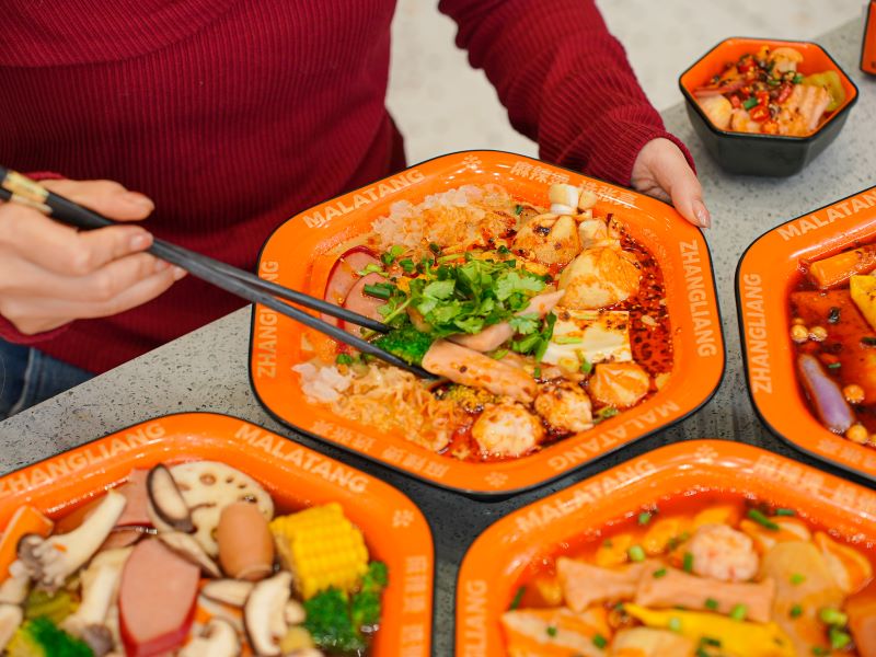 社区干饭宝藏店!张亮麻辣烫便捷可达，承包邻里日常美味