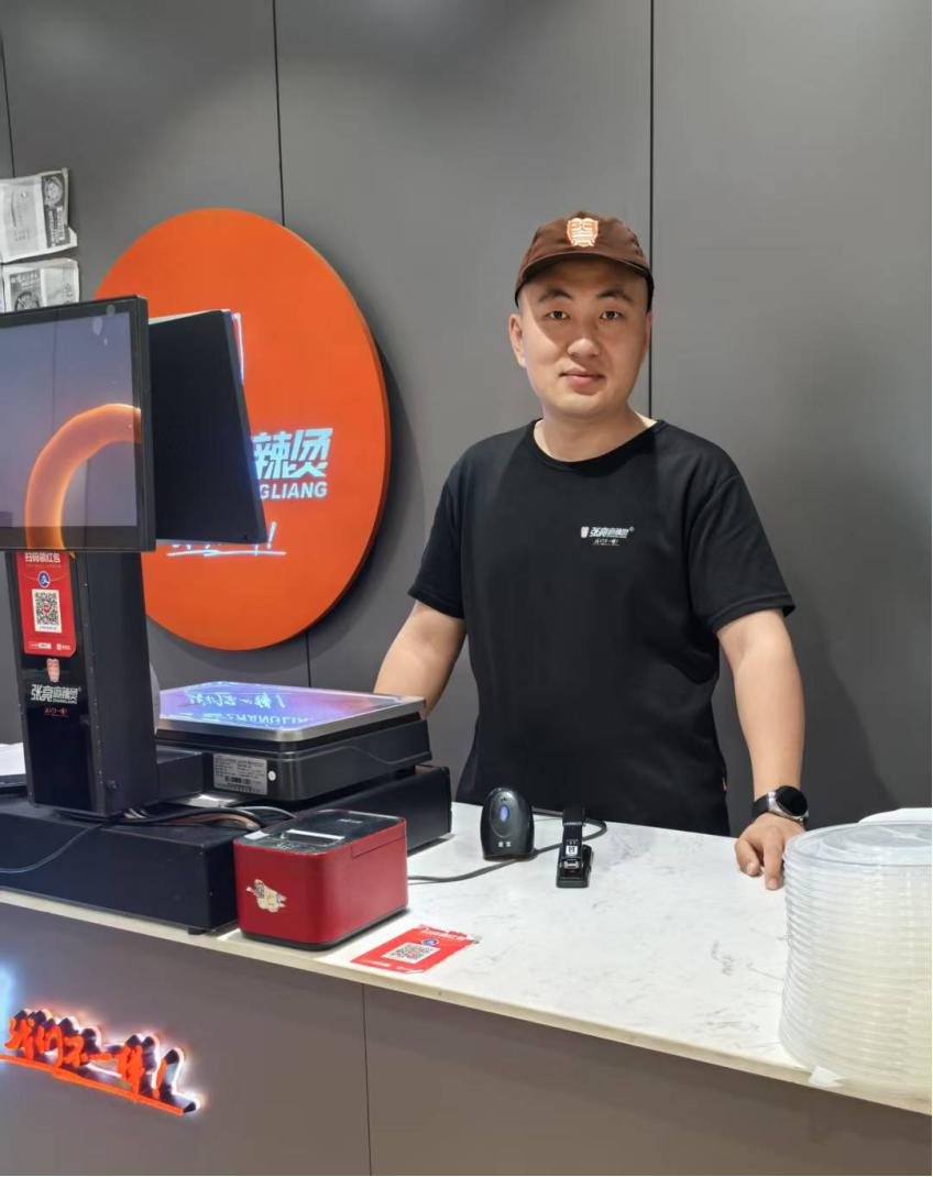 张亮麻辣烫加盟业主李博：年盈利70万，六年坚守，熬出北京密云最暖心味道