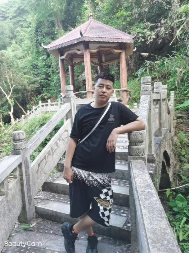 灵山90后创业者李春阳：从3年直营店员到2家门店老板，被一碗麻辣烫改变的人生