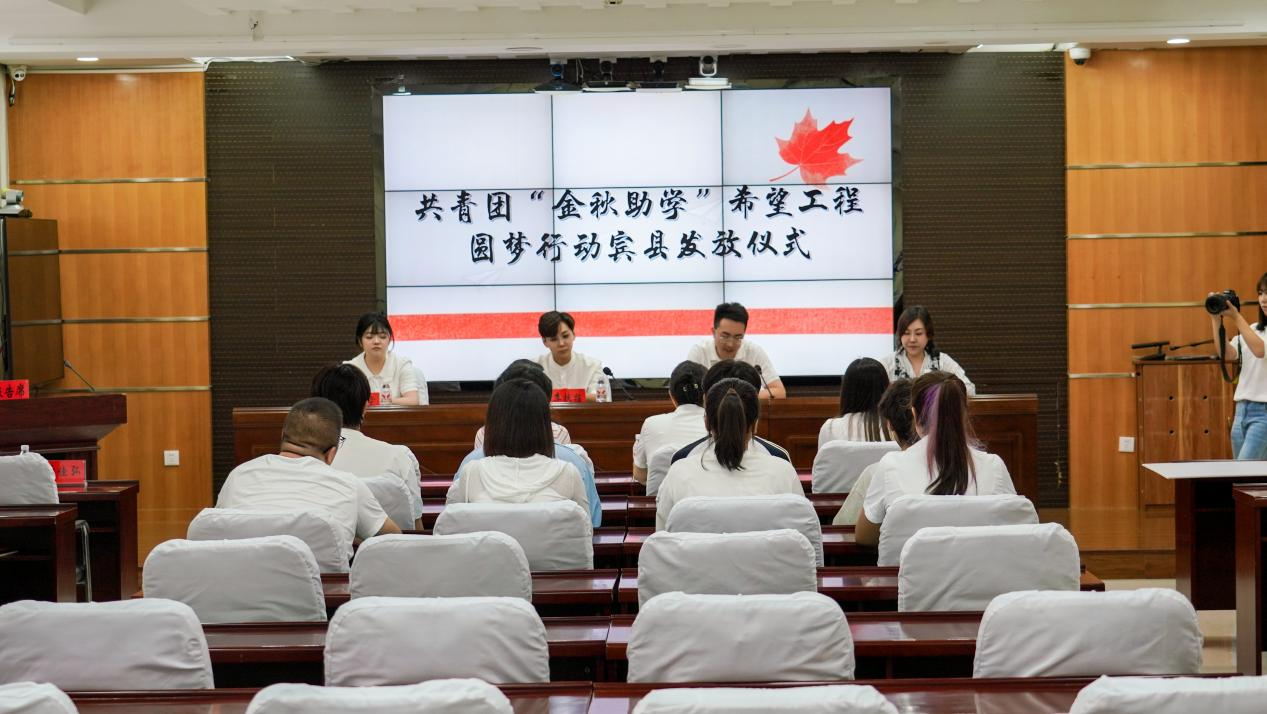 微光成炬，筑梦远航!张亮麻辣烫十余年爱心接力照亮大学路