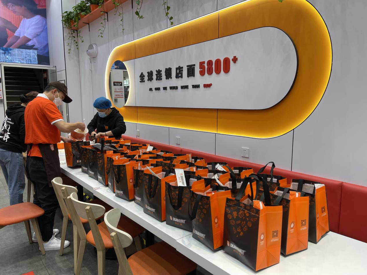 张亮麻辣烫热心公益，多样活动齐头并进