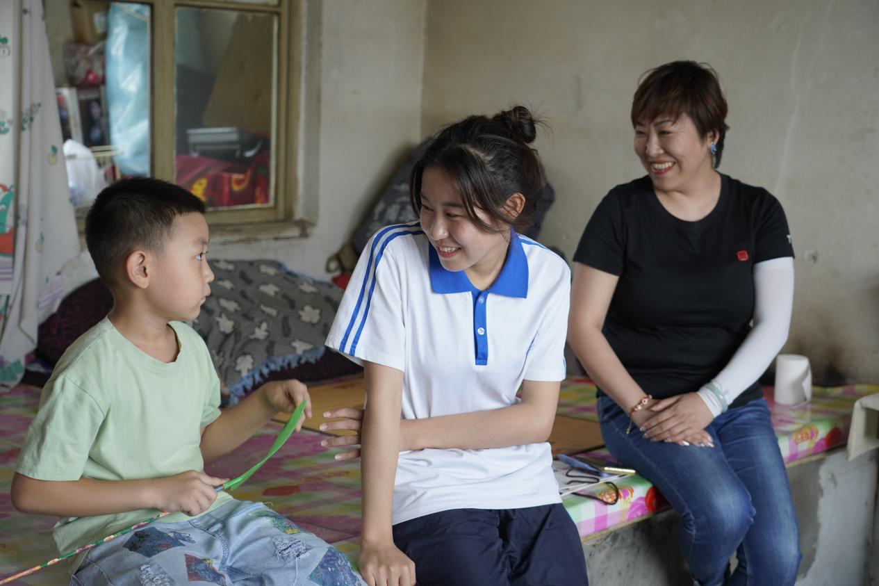 金秋送暖，张亮麻辣烫爱心助力龙江学子圆梦大学