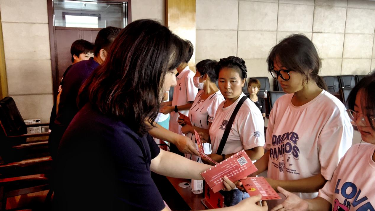 以爱护航，张亮麻辣烫助力龙江学子金秋圆梦