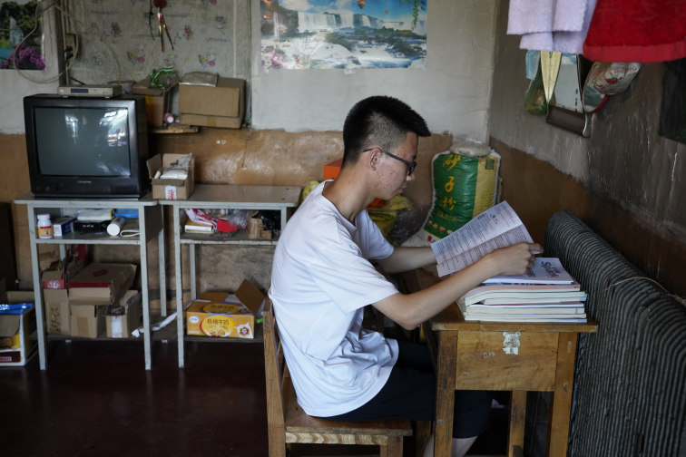 共青团金秋助学，希望工程圆梦，张亮人在行动