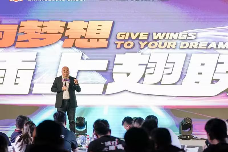 用我们的光芒照亮世界!张亮麻辣烫辽宁加盟商表彰会圆满成功!