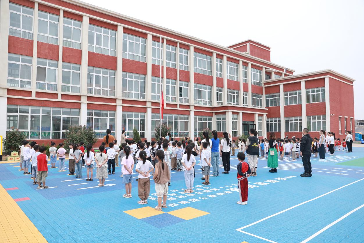 6000家张亮麻辣烫同心助力，共建乡村儿童操场