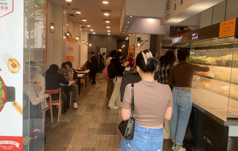 开麻辣烫店一个月能赚多少钱