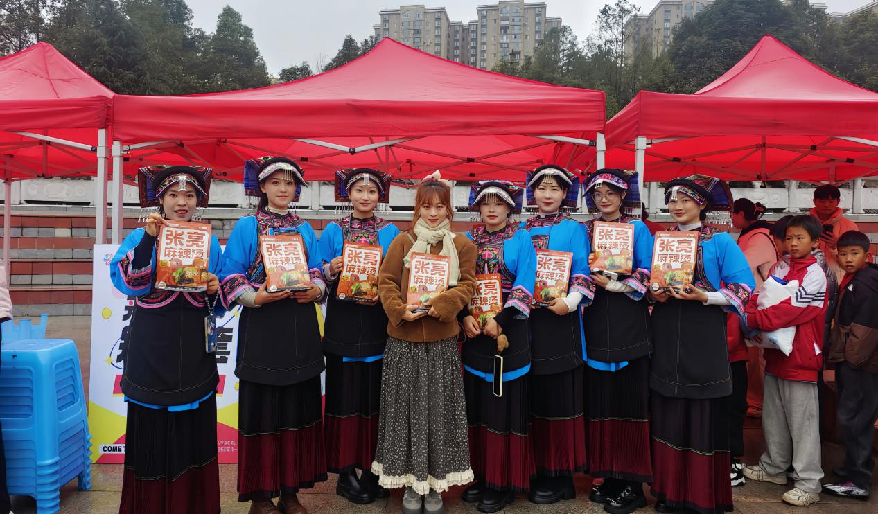 绿茵赛场 反诈同行|张亮麻辣烫携手饿了么，助力普安校园足球赛及反诈宣传