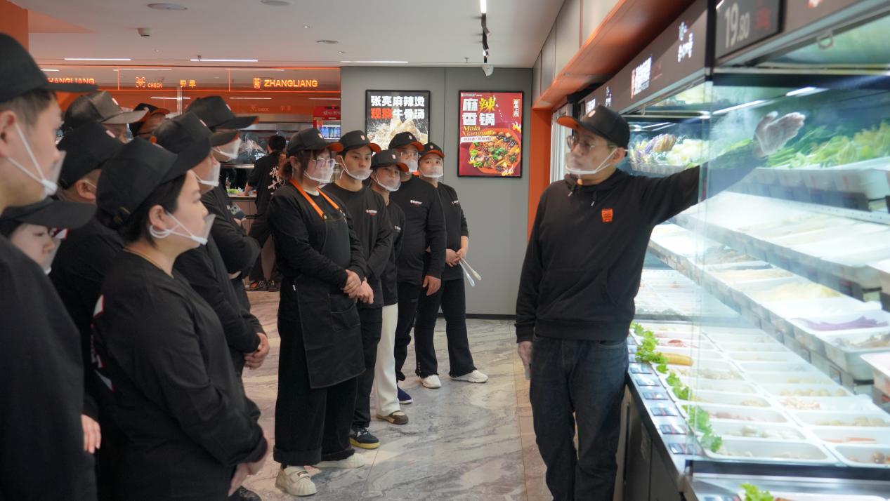 麻辣江湖的破局之道：连锁餐饮企业的韧性生长密码