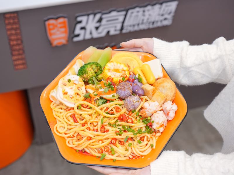 餐饮加盟的三大痛点与张亮麻辣烫的破局之道