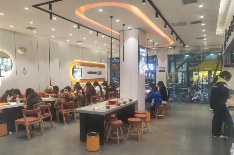 麻阳加盟商张建军： 逆势扩张150㎡，用“大店思维”让张亮麻辣烫在县域称王
