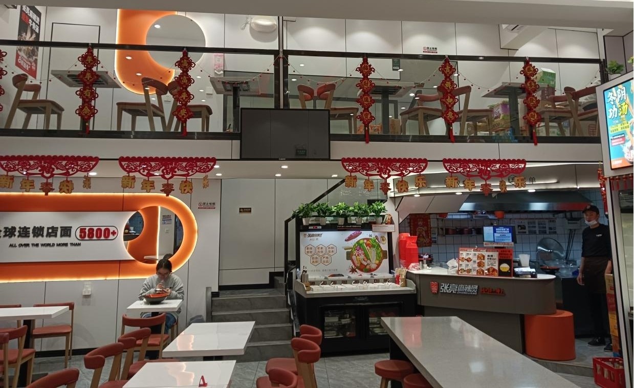 柳州加盟商施洪邦：一个不会煮麻辣烫的店主，如何实现首日破万?