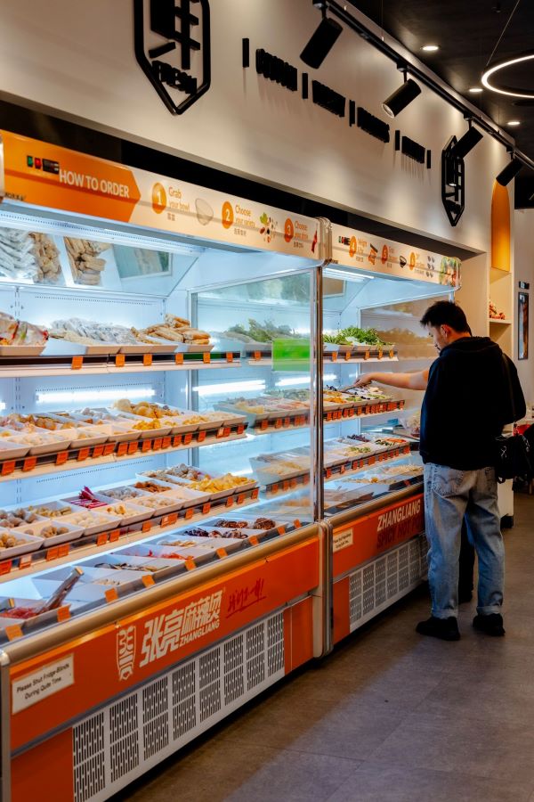 开麻辣烫店需要什么设备清单？张亮麻辣烫加盟店运营指南