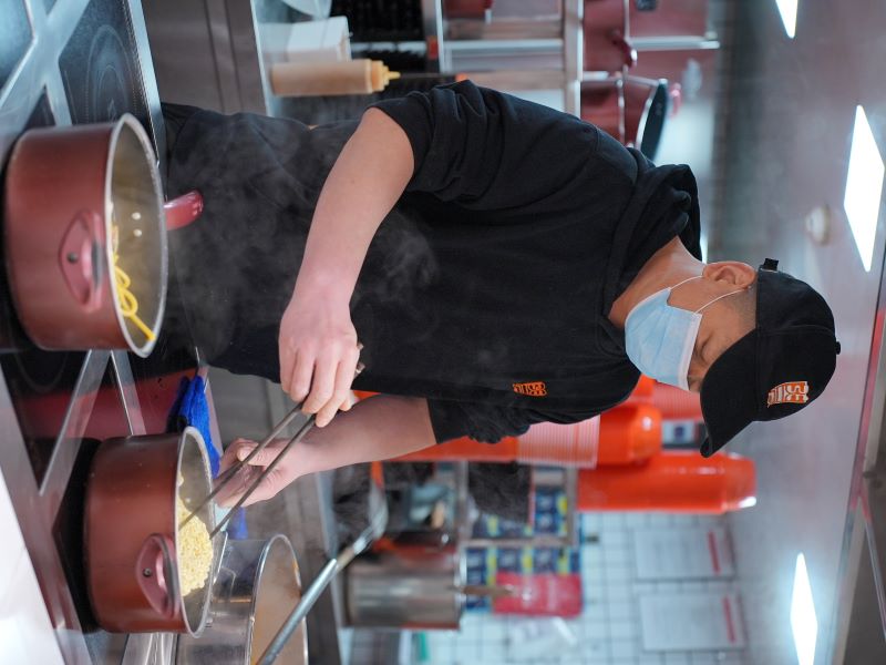 张亮麻辣烫无明火版设备：餐饮安全的革新实践