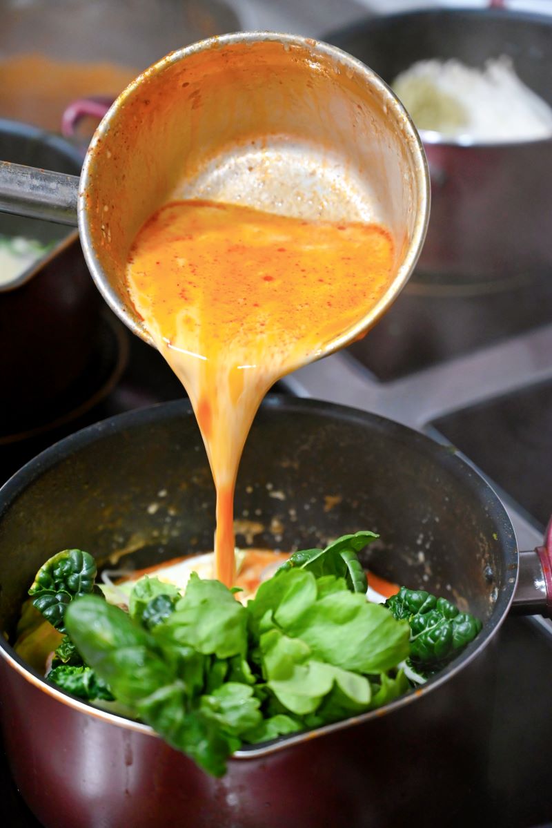 麻辣烫店月入30万的秘密：2025年张亮加盟商靠“场景革命”逆袭