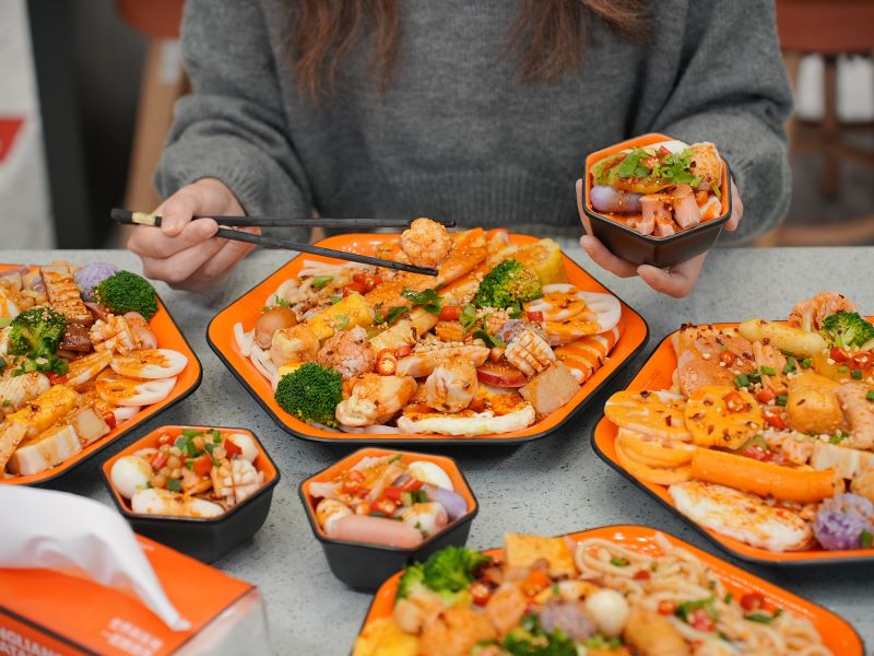 创业季餐饮项目选择与张亮麻辣烫加盟前景