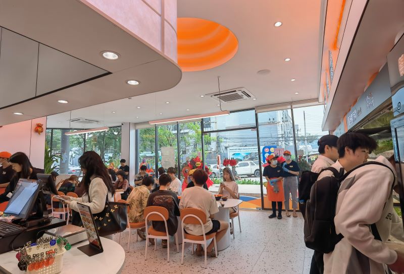 深耕十八载，香飘海内外——张亮麻辣烫的品牌深耕与全球征程