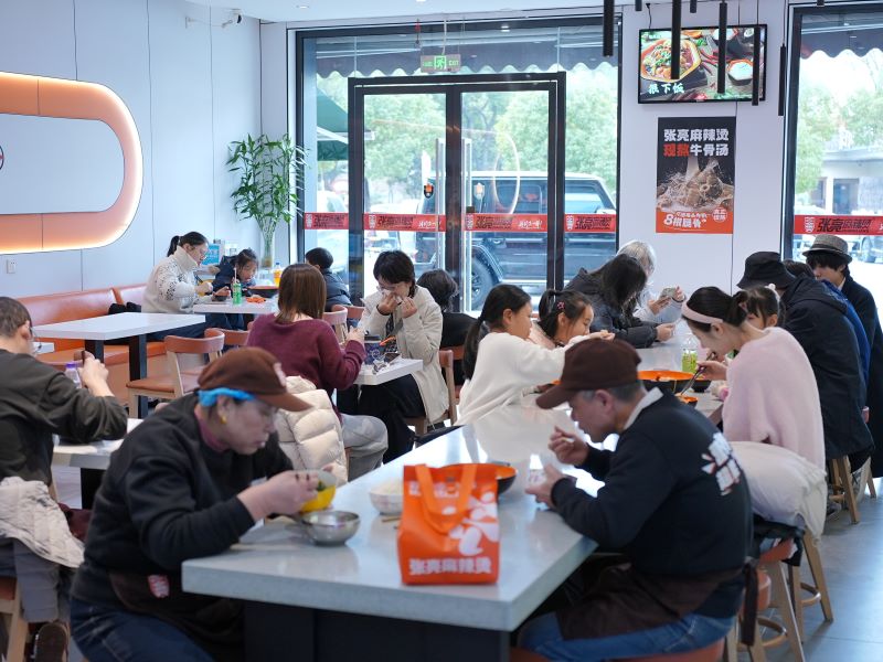 打工人安心之选!张亮麻辣烫，治愈职场干饭焦虑
