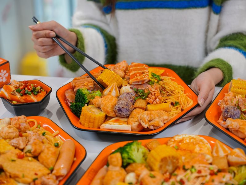 颜值与实力并存!张亮麻辣烫门店焕新，成为年轻人打卡新地标